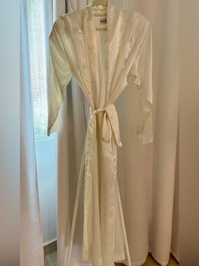 FERNANDO SANCHEZ- Silky Cream Bridal Robe